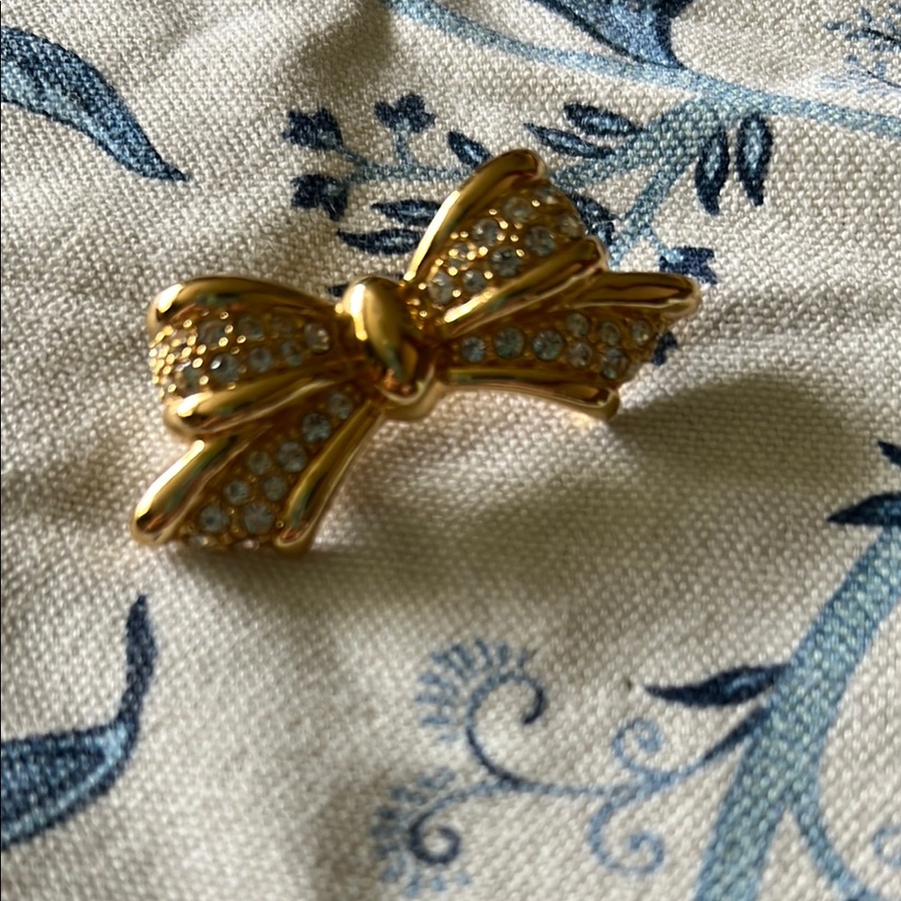 Christian Dior gold bow pin